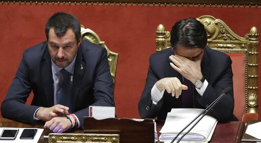 Ο Σαλβίνι προειδοποιεί τον Κόντε: Αλλάζεις στάση ή πάμε σε εκλογές