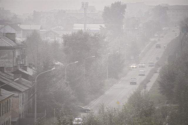 Σαρώνουν ασταμάτητα οι φλόγες τη Σιβηρία