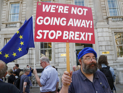 «Σταματήστε το πραξικόπημα»: Στους δρόμους οι Βρετανοί κατά του Τζόνσον