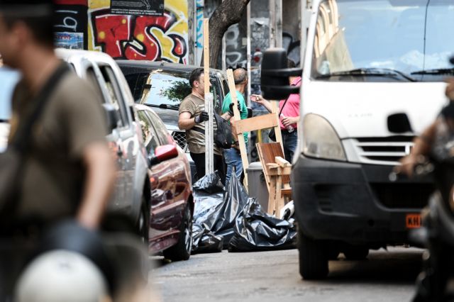 Οργή για τις δηλώσεις Μπαλάσκα: «Σκόνη» οι πρόσφυγες και «σκουπίδια» οι καταληψίες