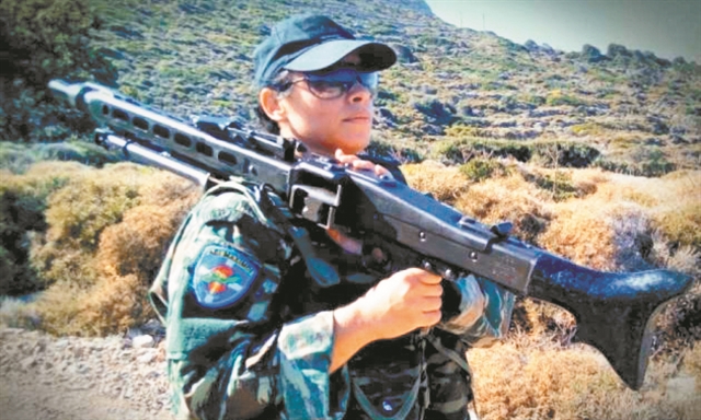 Στα όπλα και οι γυναίκες