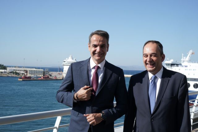 Μητσοτάκης στο Υπ. Ναυτιλίας: Ανάγκη σημαντικών επενδύσεων στο λιμάνι του Πειραιά