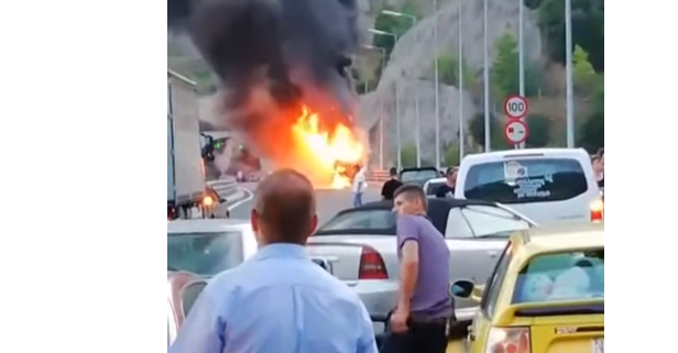 Παραλίγο τραγωδία : Ο οδηγός έσωσε τους επιβάτες από φλεγόμενο λεωφορείο