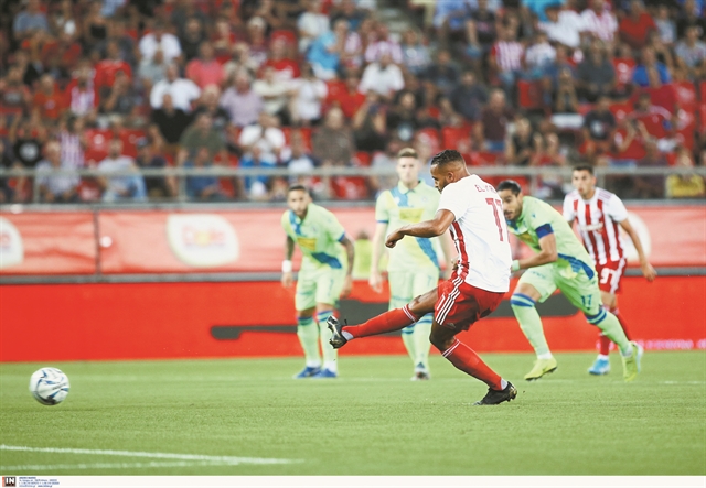 Με το δεξί στη δύσκολη πρεμιέρα