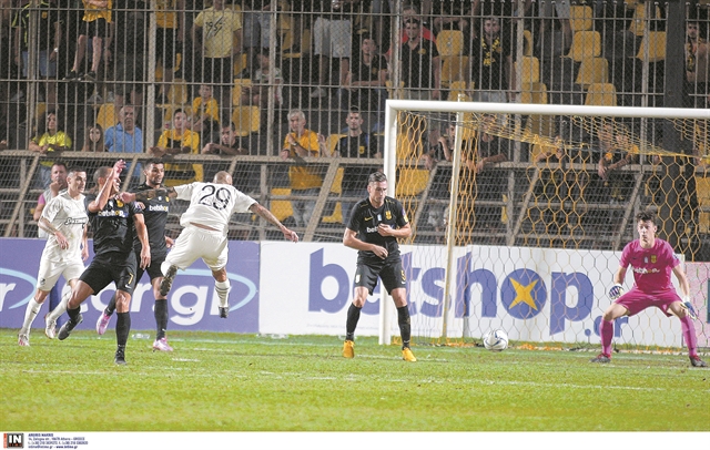 Με άσφαιρα πυρά