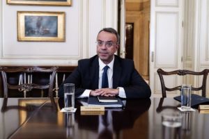 Επαφές Σταϊκούρα με ΕΣΕΕ για μείωση φορολογίας και στήριξη των επιχειρήσεων