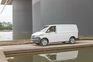 OΔΗΓΟΥΜΕ ΣΤΗΝ ΟΛΛΑΝΔΙΑ ΤΟ ΝΕΟ VW TRANSPORTER T6.1