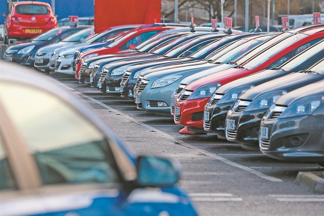 Πατάει γκάζι με ρεκόρ πωλήσεων η αγορά αυτοκινήτου