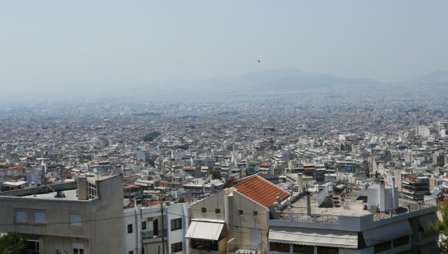 Επνιξαν την Αθήνα οι καπνοί από τις φωτιές