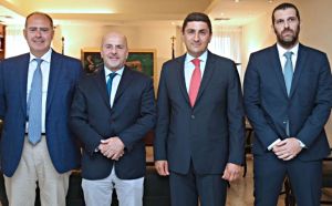 Ολοκληρώθηκε η συνάντηση του Αυγενάκη με τον Γιάννη Αλαφούζο