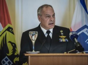 Ο αντιναύαρχος και η… ηλεκτρική καρέκλα