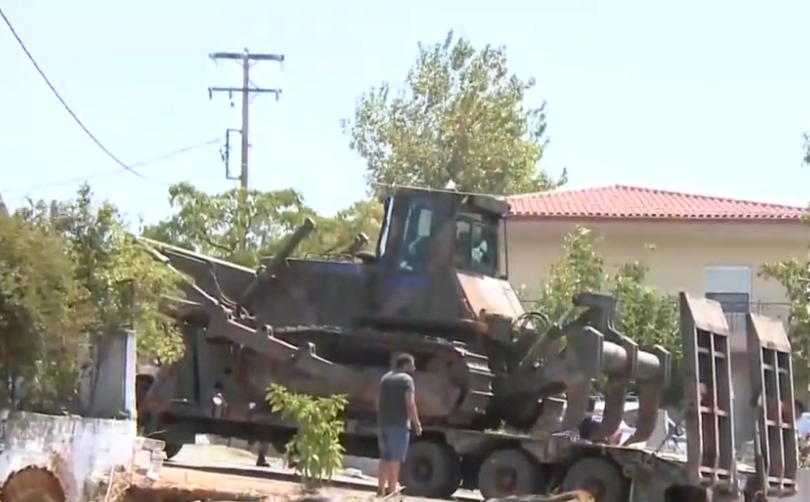 Ερπυστριοφόρες έριξαν οι Ένοπλες Δυνάμεις στη «μάχη» της Εύβοιας