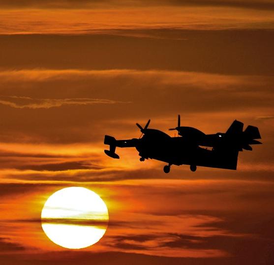 Αεροπυροσβέστες : Οι ήρωες που περνούν μέσα από φωτιά και νερό