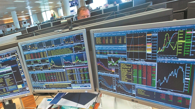 Ιταλική κρίση και εμπορικός πόλεμος πιέζουν τις ελληνικές μετοχές