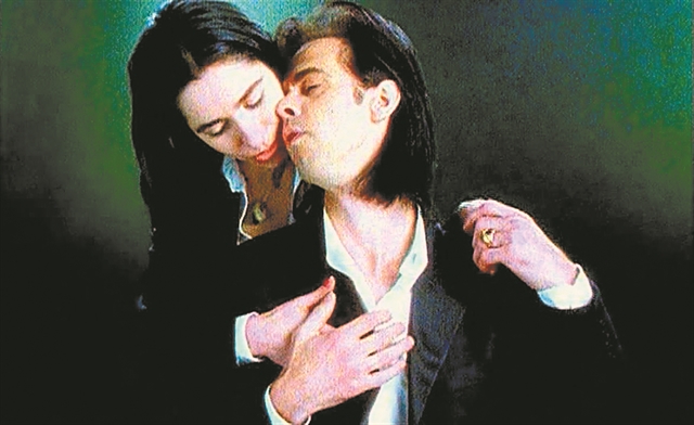 «Λίγο έλειψε να μου πέσει η σύριγγα από τα χέρια»