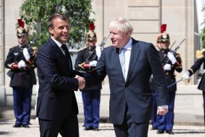 Μακρόν προς Τζόνσον: Η τύχη της Βρετανίας είναι στα χέρια σας