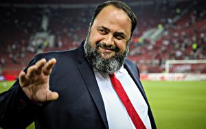 Κράσνονταρ – Ολυμπιακός: Ο Μαρινάκης στον αγωνιστικό χώρο του γηπέδου