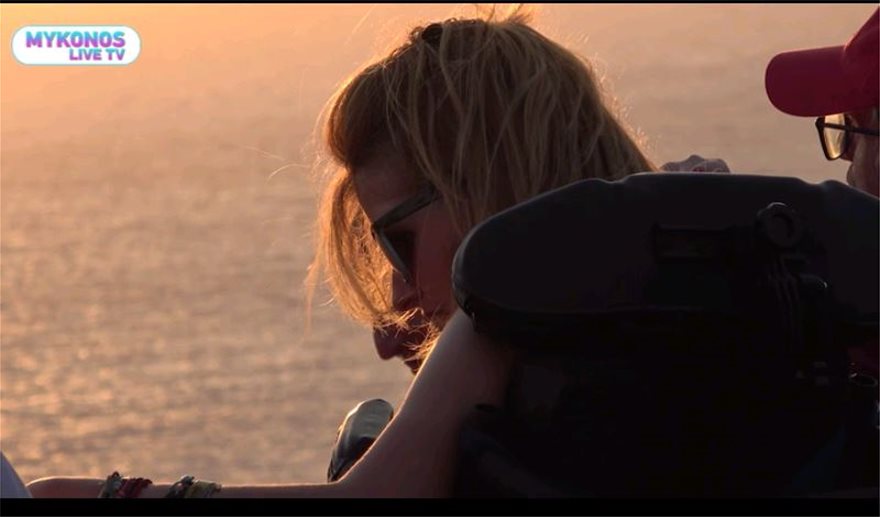 Συγκίνηση για τη Μυρτώ: Απόλαυσε το ηλιοβασίλεμα στη Μύκονο