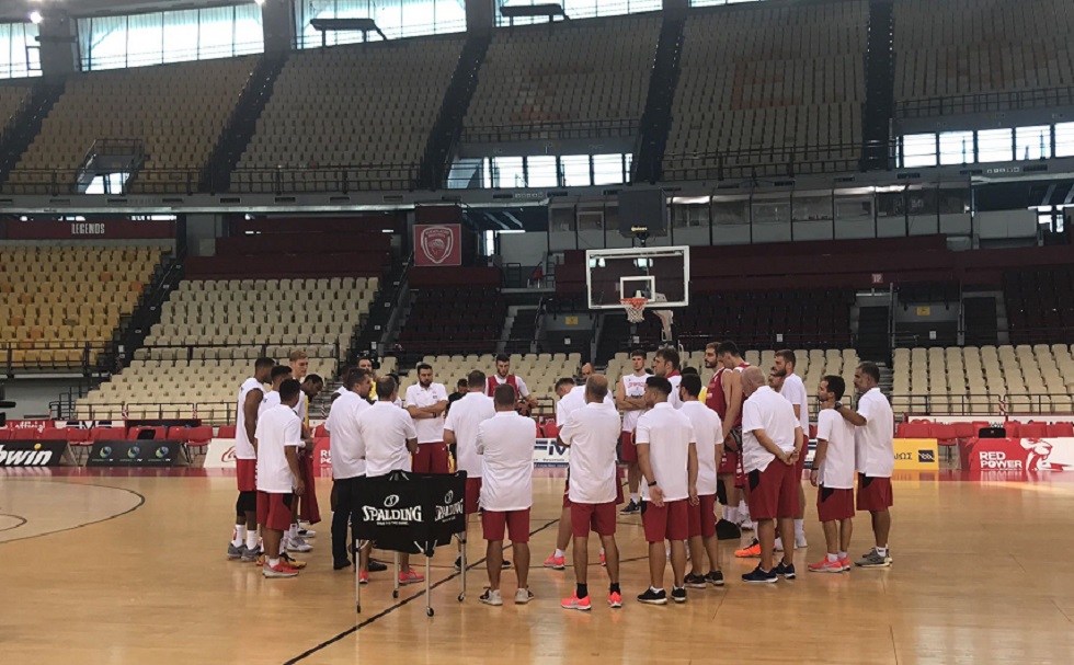 Χαραλαμπόπουλος και παίκτες έκπληξη στην πρώτη του Ολυμπιακού