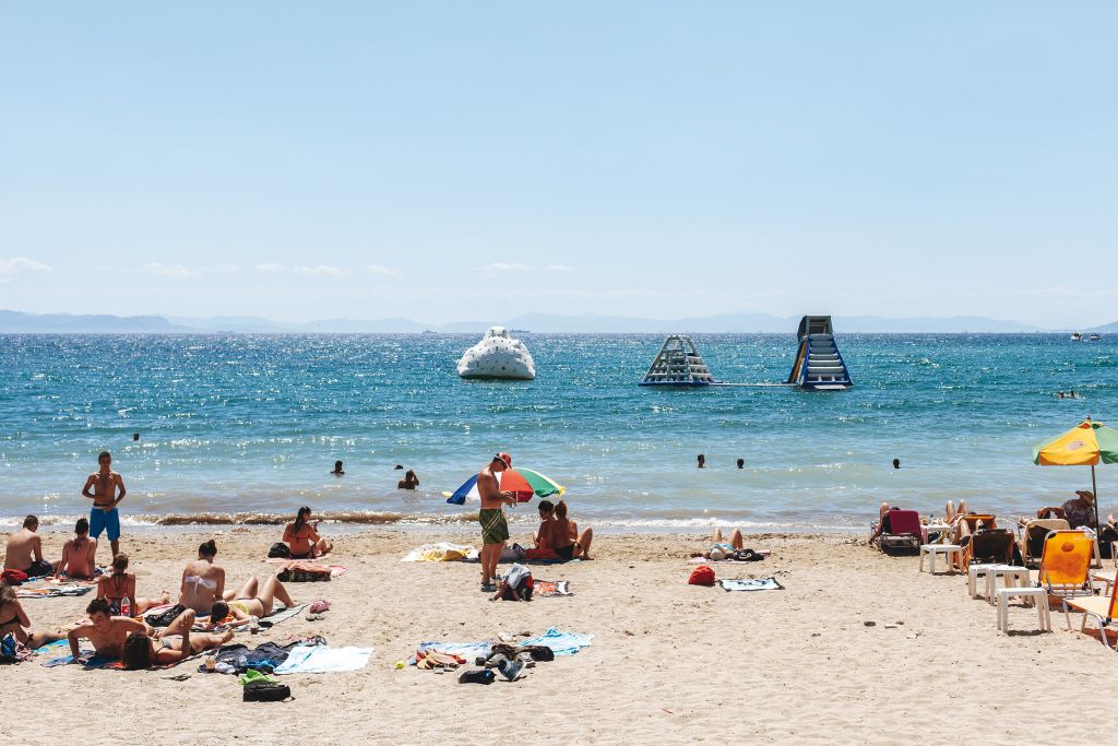 Στο «κόκκινο» ο υδράργυρος και την Κυριακή – Στα 8 μποφόρ το μελτέμι