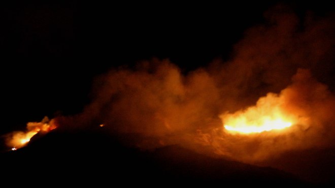 Μεγάλη φωτιά στη Ζάκυνθο κοντά στις κτιριακές εγκαταστάσεις του ΦΟΔΣΑ