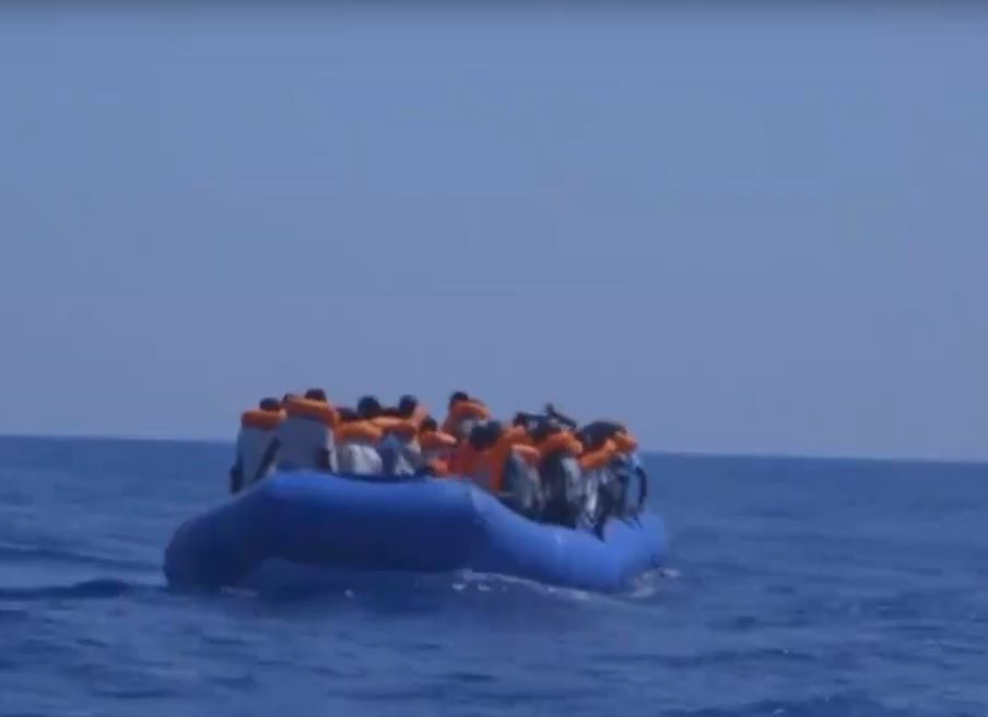 ΓΧΣ : Πλοίο που μετέφερε 100 μετανάστες βυθίστηκε στα ανοιχτά της Λιβύης