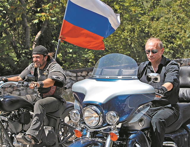 Πληθαίνουν οι φωνές εναντίον του Πουτίν