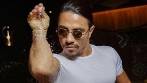 Μύκονος: Πρόταση γάμου μέσω… εδεσμάτων του Salt Bae