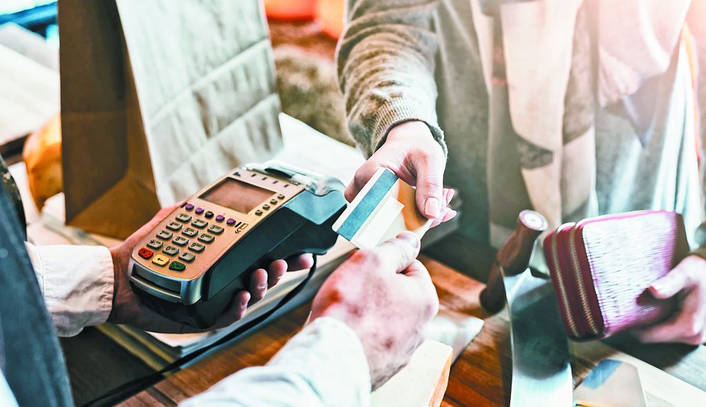 Μειώνεται, αλλά παραμένει… αμετάβλητο