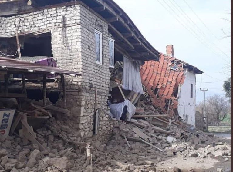 Σεισμός στην Τουρκία: Σοκαριστικές εικόνες και βίντεο από τα συντρίμμια