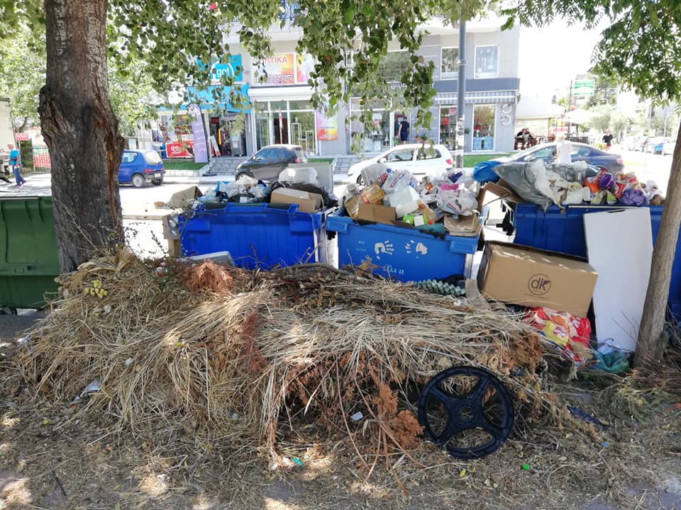 «Πνίγεται» στα σκουπίδια η Θεσσαλονίκη εν μέσω καύσωνα