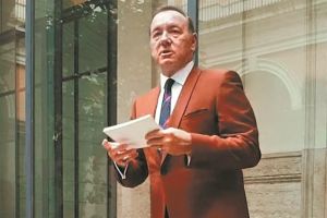 Ο Κέβιν Σπέισι απήγγειλε ποίηση σε μουσείο της Ρώμης!