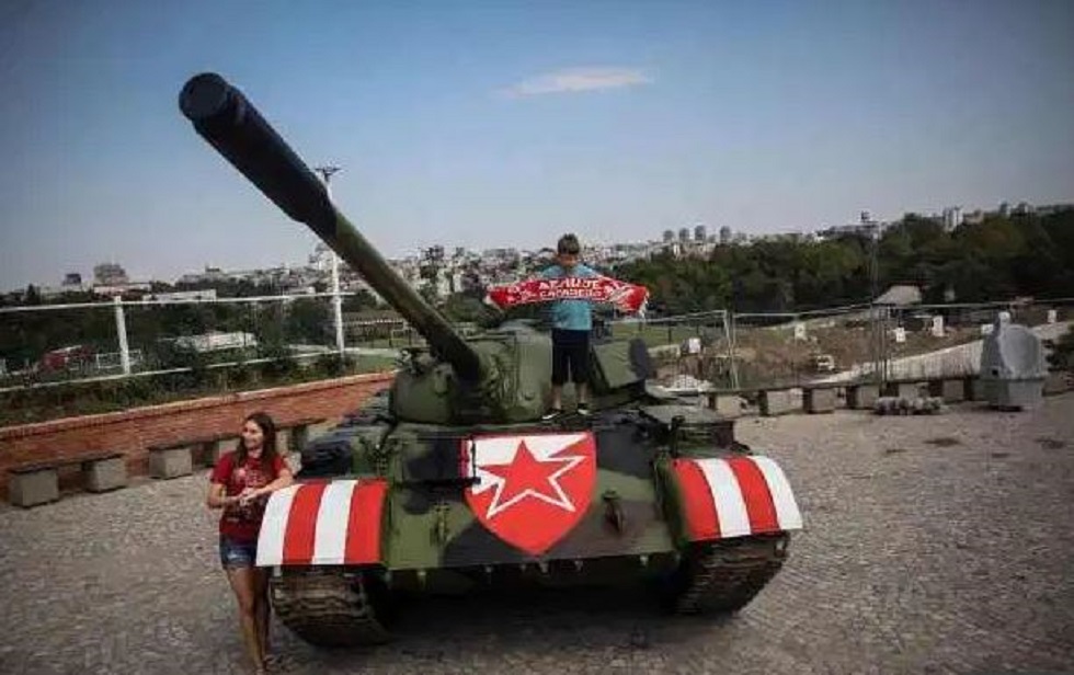 Tανκ έξω από το γήπεδο του Ερυθρού Αστέρα, οργή στην Κροατία