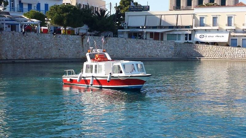 Σύγκρουση flying cat με θαλάσσιο ταξί στην Ύδρα