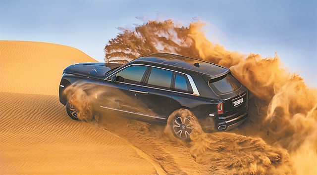 Από τα παρκέ, στα τιμόνια