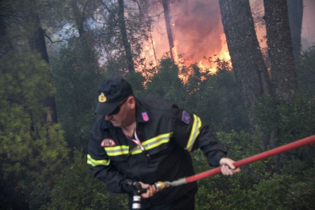 Μάχη με τις φλόγες σε επτά μέτωπα!