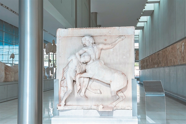 Η μετόπη στο Μουσείο Ακρόπολης