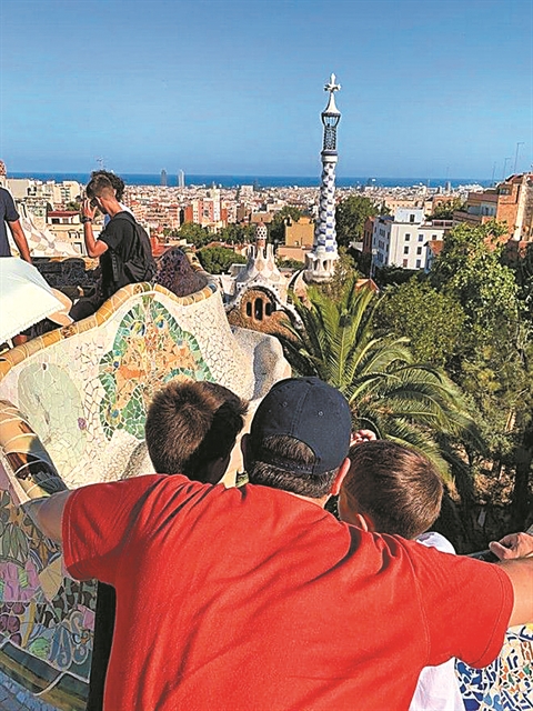 Οι (όχι και τόσο αριστερές) διακοπές του Αλέξη Τσίπρα