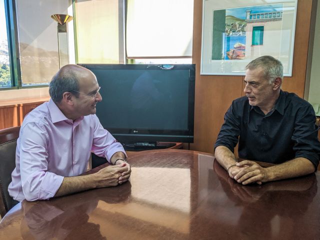 Συνάντηση Χατζηδάκη – Μώραλη για τα θέματα του Πειραιά