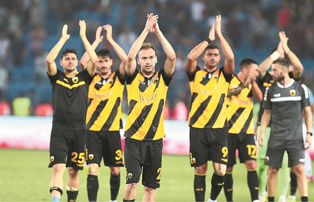 Επεσε μαχόμενη