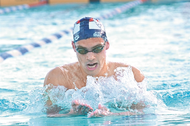 Ερυθρόλευκη πισίνα!