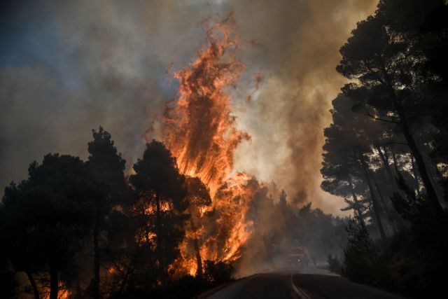 Κόλαση φωτιάς στην Εύβοια: Εκκενώνονται χωριά – Ενισχύονται οι δυνάμεις της Πυροσβεστικής