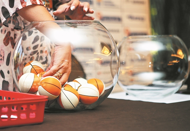 Η μπίλια έκατσε στον Ερμή και στον Τρίτωνα