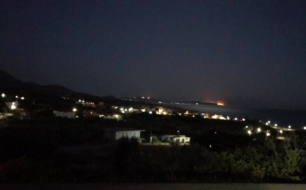 Δήμαρχος Ελαφονήσου στο One Channel: Ανησυχούμε για τυχόν αναζωπυρώσεις το βράδυ