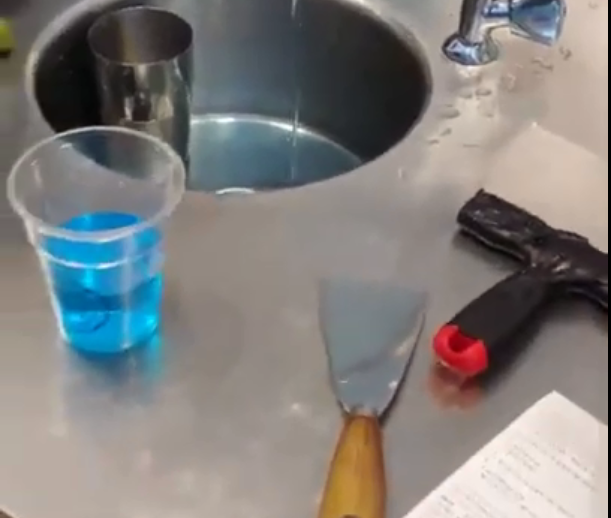 Μπλε νερό έβγαζαν οι βρύσες στην Θεσσαλονίκη