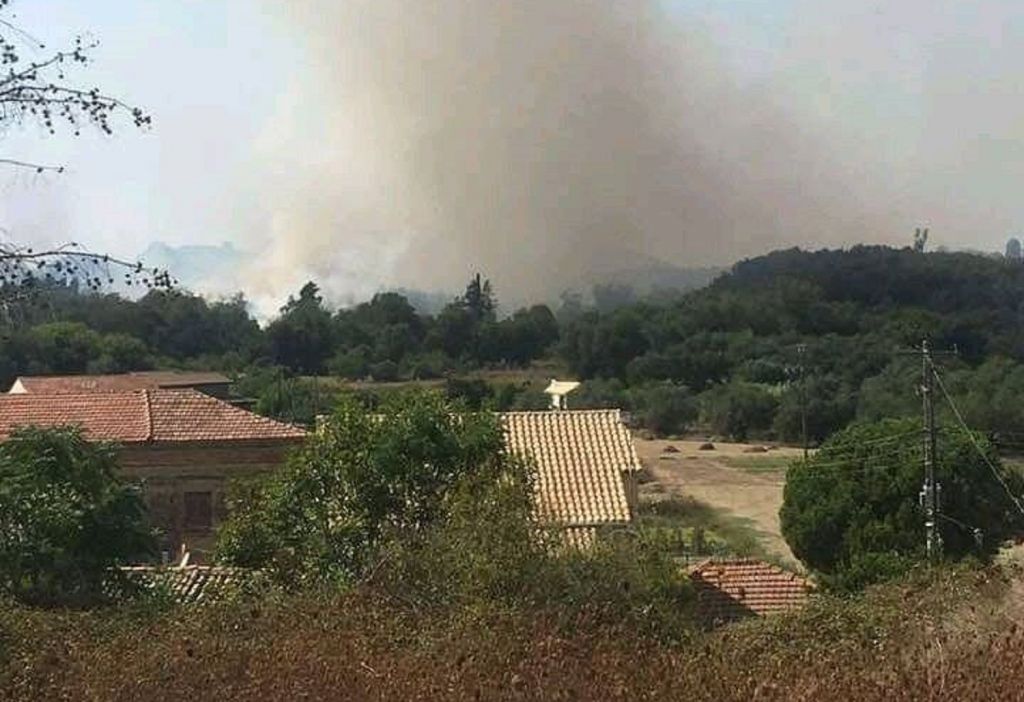Φωτιά στην Κέρκυρα: Προς εκκένωση δύο χωριά στην Λευκίμμη