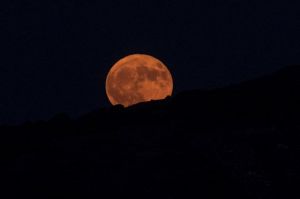 Για ποιους ξεπροβάλλει ανατρεπτικό το ολόγιομο φεγγάρι του Αυγούστου