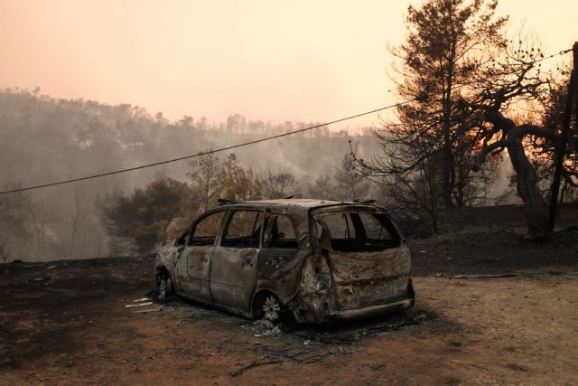 Εύβοια : Μπλόκαραν τη φωτιά στα Ψαχνά – Ξεσπιτωμένοι άνθρωποι στην πλατεία