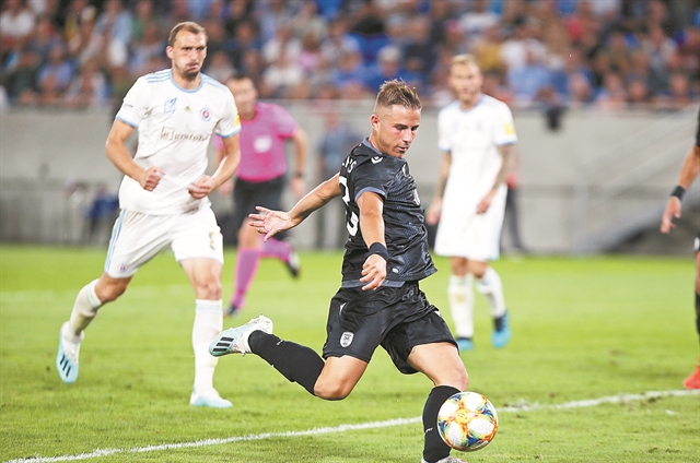 Τρικλοποδιά στον εαυτό του