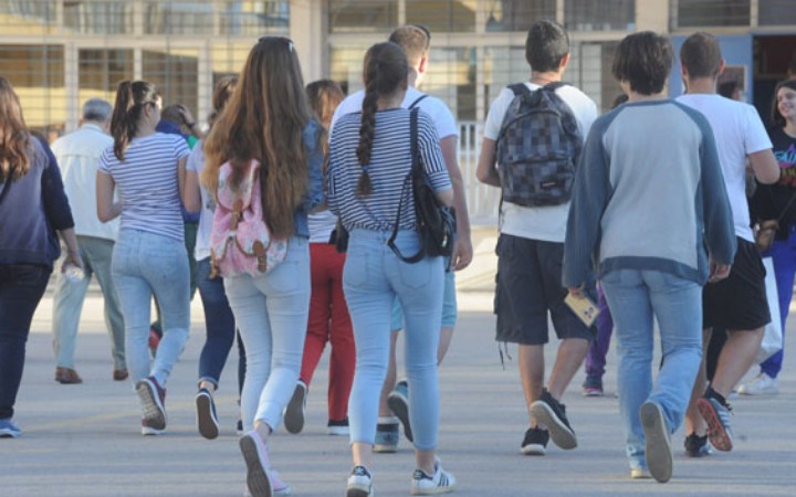 Πότε ανοίγουν τα σχολεία - Όλες οι αργίες του 2019 | tanea.gr